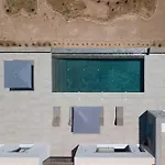 Phoenix With Private Pool & Sea Views Near Naousa 安倍拉斯