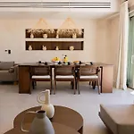 Phoenix With Private Pool & Sea Views Near Naousa 别墅