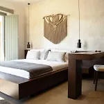 Phoenix With Private Pool & Sea Views Near Naousa 别墅 *