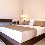 Phoenix With Private Pool & Sea Views Near Naousa 安倍拉斯