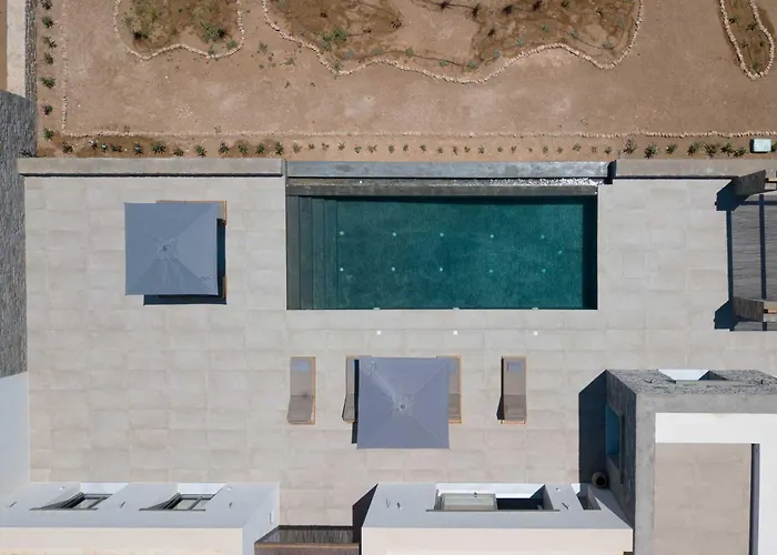 Phoenix With Private Pool & Sea Views Near Naousa Ampelas