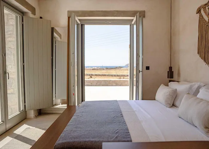 Villa Phoenix With Private Pool & Sea Views Near Naousa Ampelas