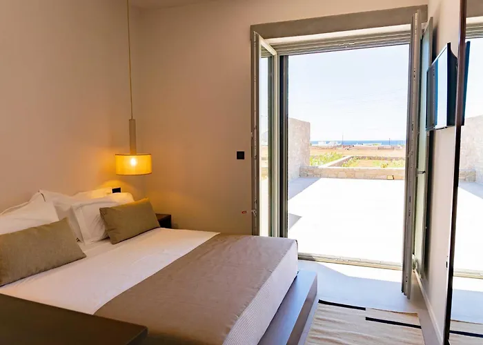 Phoenix With Private Pool & Sea Views Near Naousa فيلة *