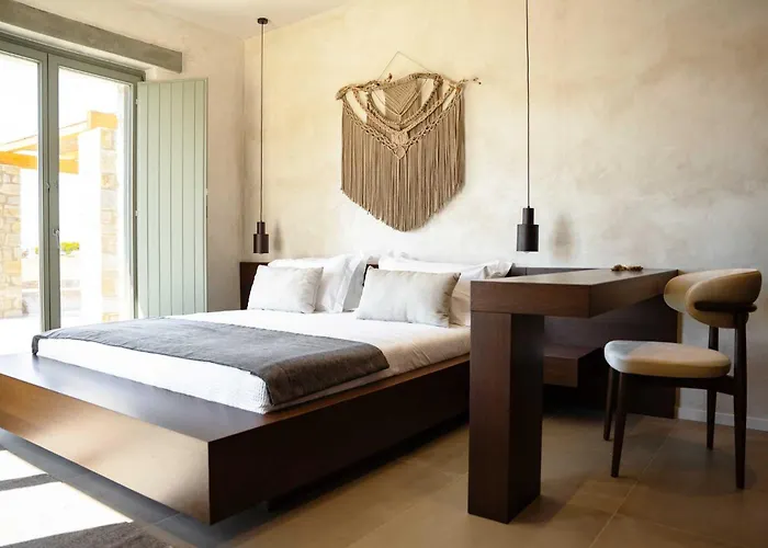 Phoenix With Private Pool & Sea Views Near Naousa فيلة *